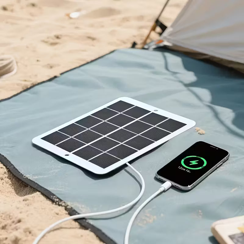 [Panneau de Charge Solaire avec Interface USB] Compact et Portable, Idéal pour Charger des Appareils Tels que Téléphones Portables, Lampes Torches et Ventilateurs Pendant le Camping en Famille, les Aventures en Plein Air et les Voyages